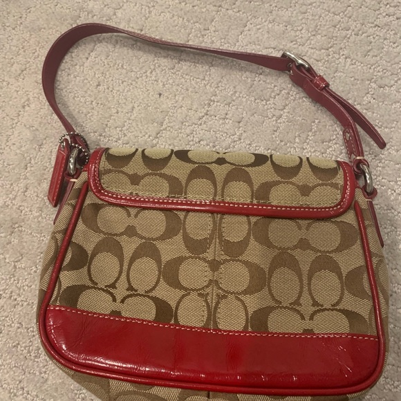 Coach purse. - Picture 2 of 5